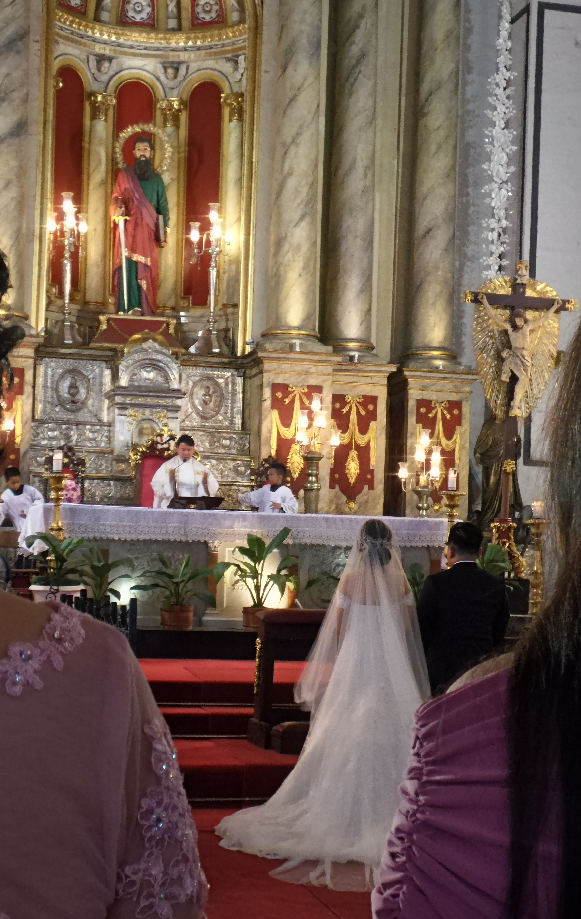 Wedding couple at the San Augustin Church